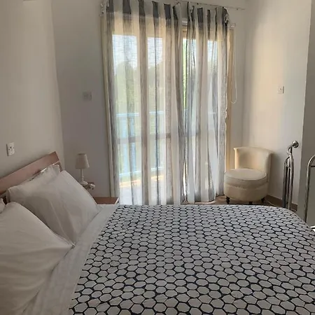 Lägenhet Modern Apt In Paphos Port - Pool & 50 M To The Sea *