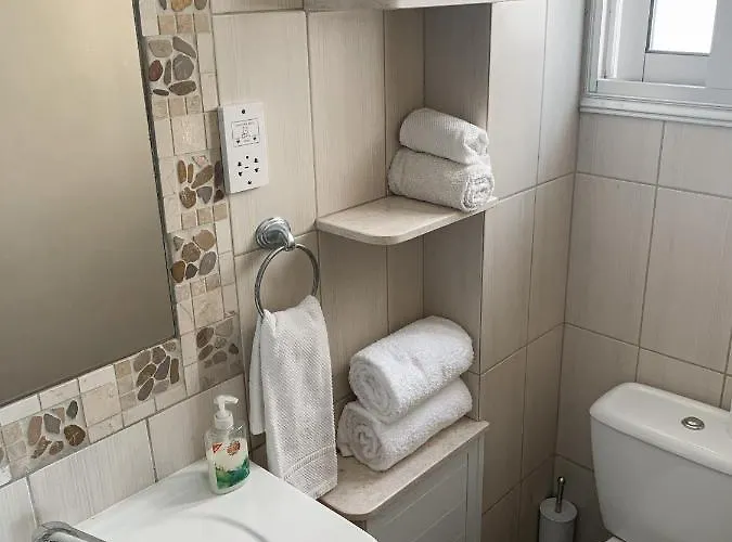 Appartamento Modern Apt In Paphos Port - Pool & 50 M To The Sea