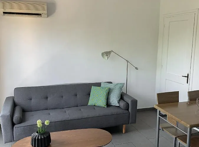 Appartamento Modern Apt In Paphos Port - Pool & 50 M To The Sea Paphos